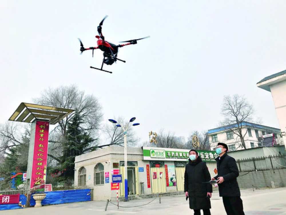 空中喊话劝导群众 鹤壁市山城区无人机防疫情