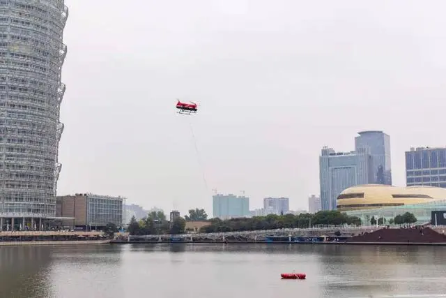 在百米以上高层建筑灭火 旋翼无人机实现了