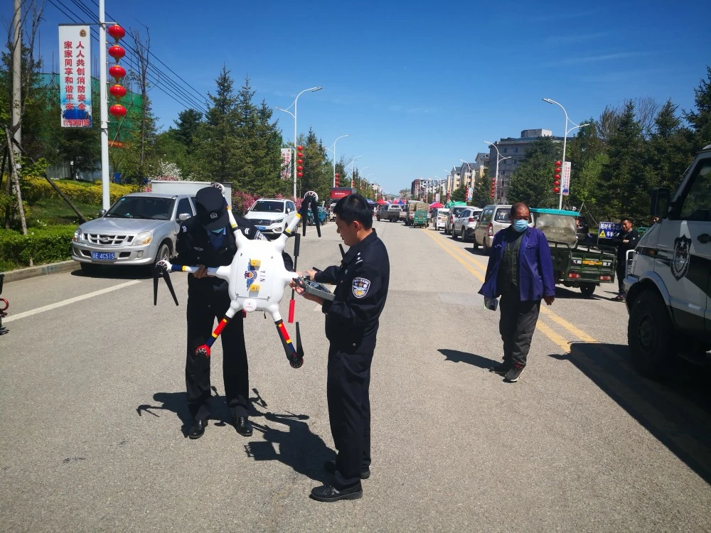 池西边境派出所民警利用无人机空中排查