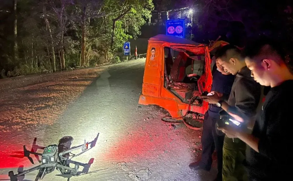 驴友上山游玩途中迷路 无人机助力警方迅速救援