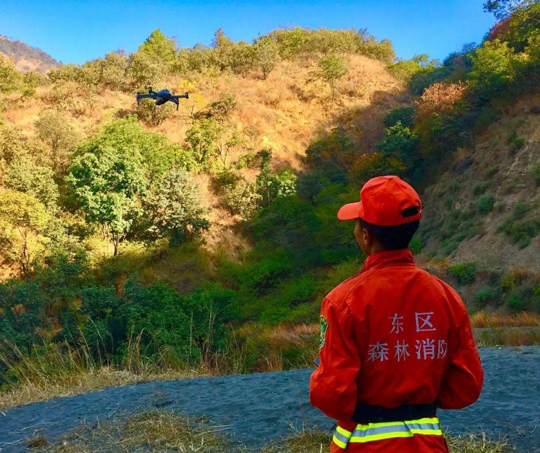 东区综合应急救援分队枕戈待旦护青山 元旦小长假 空地配合巡山护林