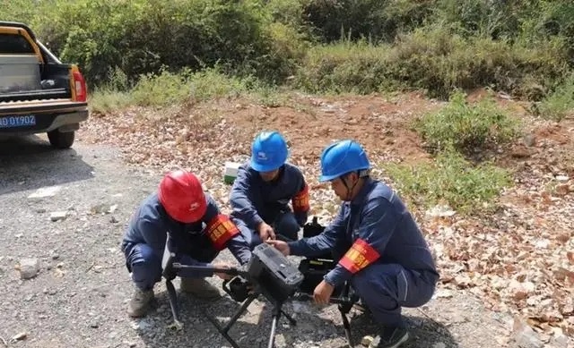 万山：无人机巡线 智能巡检保供电促秋收