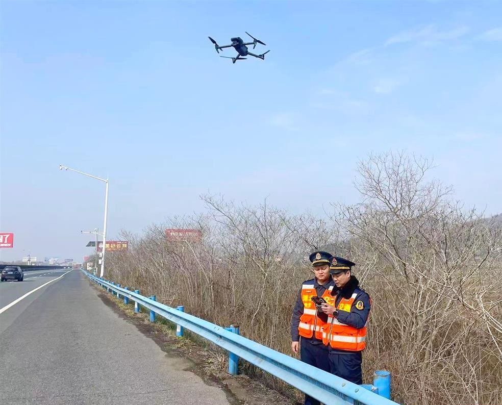 无人机实时巡查监测，楚天高速“空地一体”保畅通