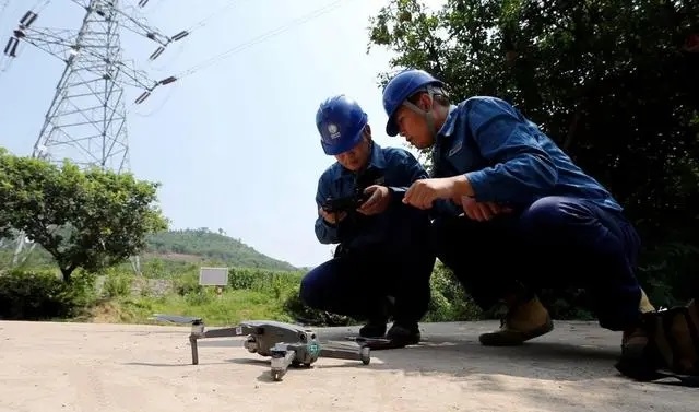 枣庄供电无人机巡检鏖战“秋老虎”