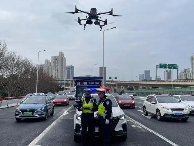 上海“地空联动”提效能 无人机助力高架道路交通管理